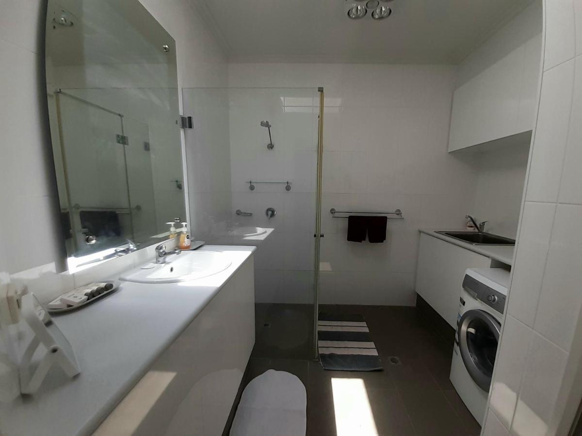 Pelican Point Waterfront Resort Formerly Carnarvon Beach Retreat ภายนอก รูปภาพ