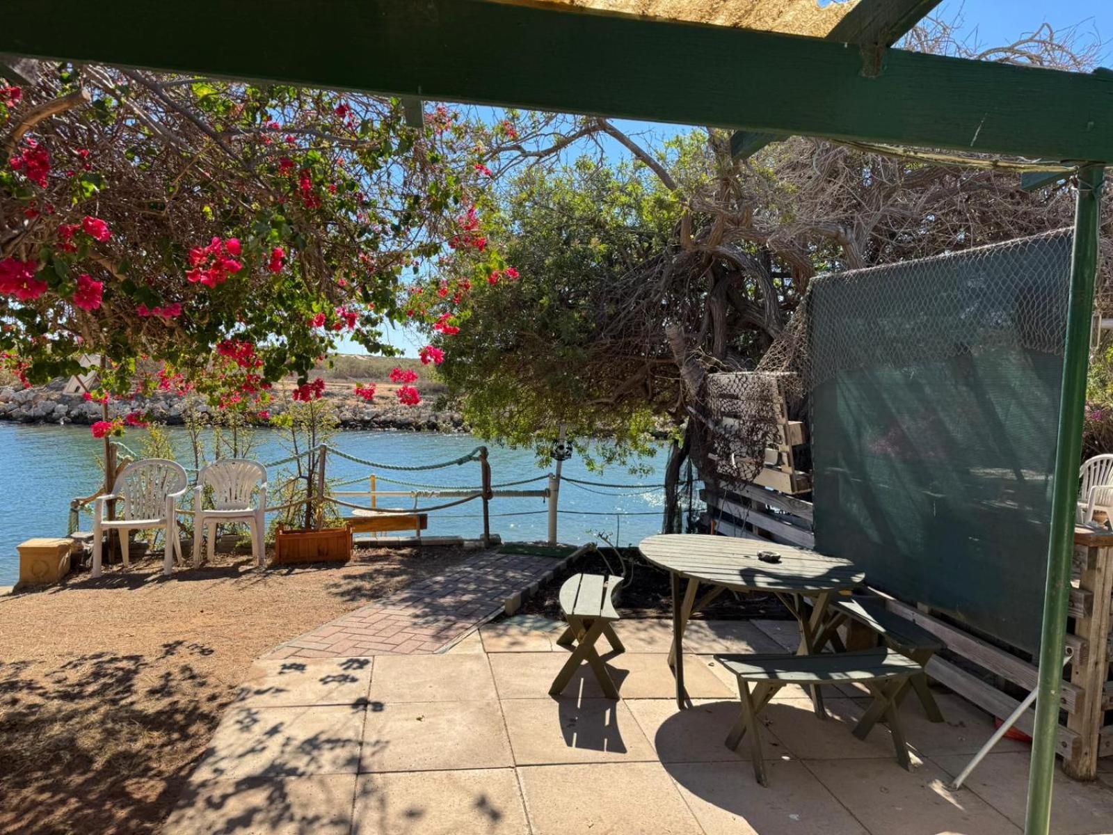 Pelican Point Waterfront Resort Formerly Carnarvon Beach Retreat ภายนอก รูปภาพ