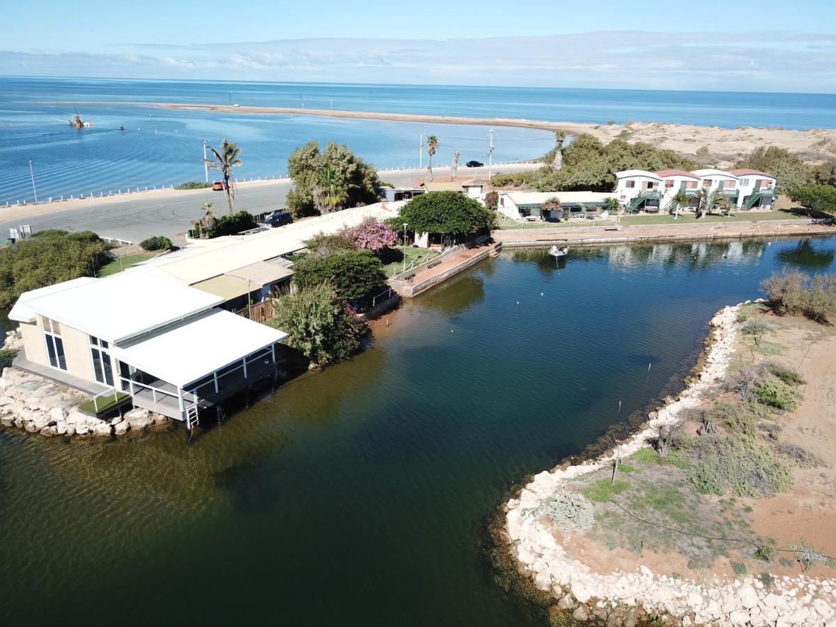Pelican Point Waterfront Resort Formerly Carnarvon Beach Retreat ภายนอก รูปภาพ