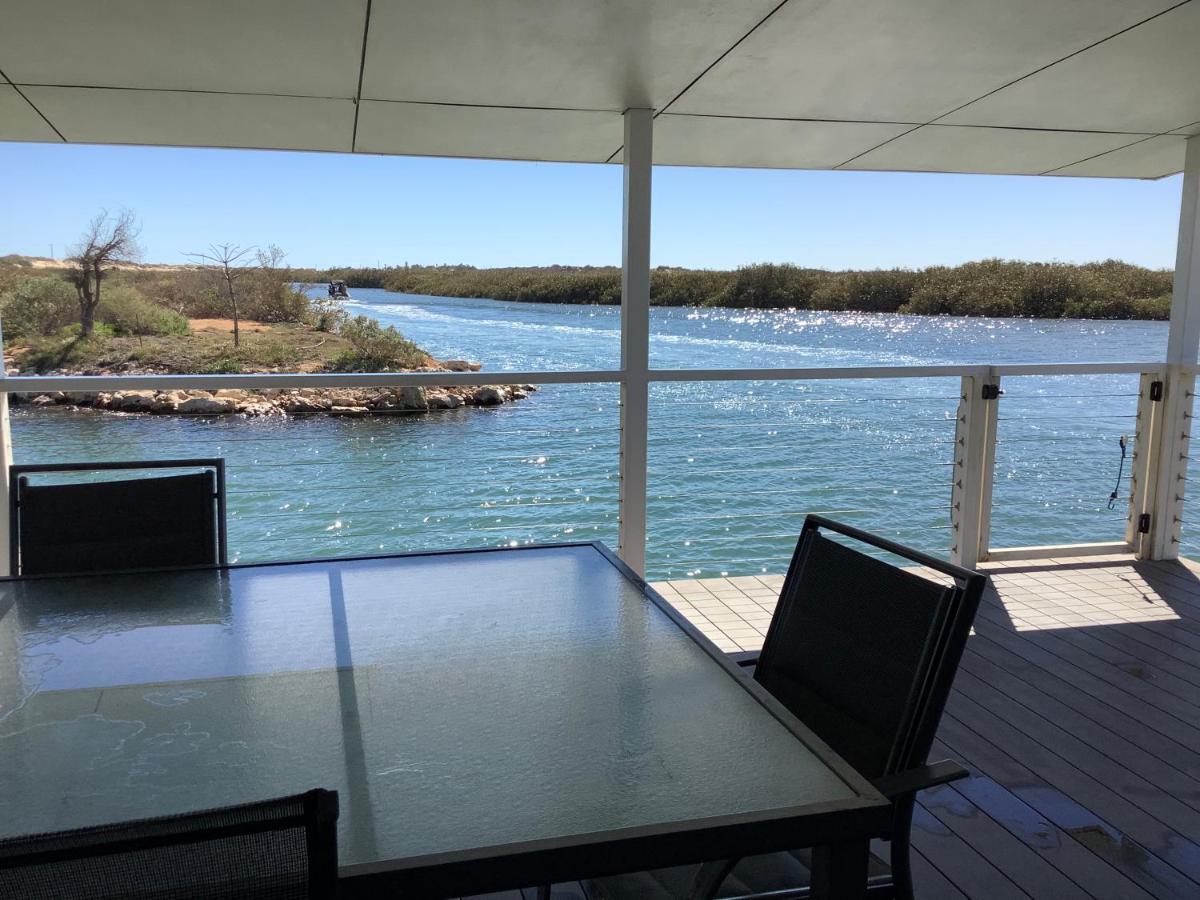Pelican Point Waterfront Resort Formerly Carnarvon Beach Retreat ภายนอก รูปภาพ