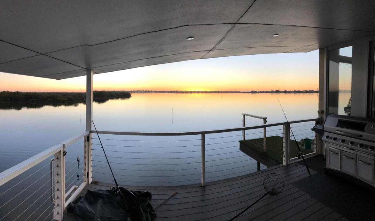 Pelican Point Waterfront Resort Formerly Carnarvon Beach Retreat ภายนอก รูปภาพ