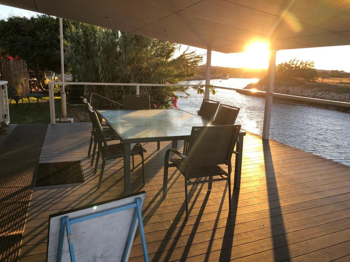 Pelican Point Waterfront Resort คาร์นาร์วอน ภายนอก รูปภาพ